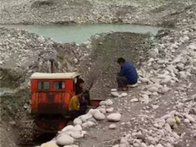 新疆公拍3500亩和田玉籽料矿场对此你怎么看？