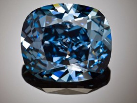 重达12.03克拉的罕见艳彩级蓝钻