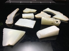 赠送和田玉原石标本,欢迎领取,每人仅限领取一个