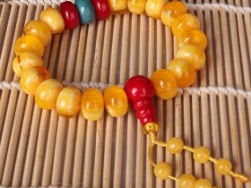 形成蜜蜡众多颜色的原因 不同产地的虫珀特征