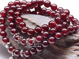 关于石榴石的鉴别