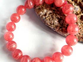 聊一聊关于鉴别红纹石真假的方法