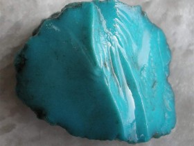 鉴别原矿绿松石和灌胶绿松石的三种方法