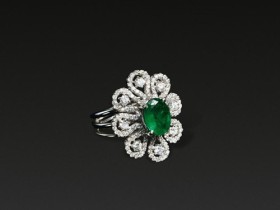 魅力宝石祖母绿 佩戴小技巧让你气质百变