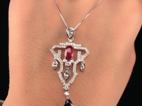 一个很个性的红宝石吊坠