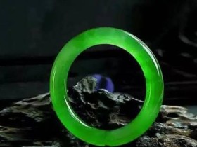 怎样在炎热的夏季保养自己心爱的翡翠手镯等首饰