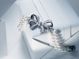 蝴蝶珍珠，尽情挥洒女性恒久魅惑之美