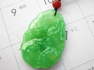 网购玉石靠谱吗?不懂翡翠的买翡翠注意什么事项