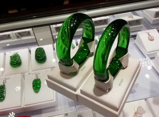 新疆冰翠是什么东西?冰翠天然玻璃价格这么高