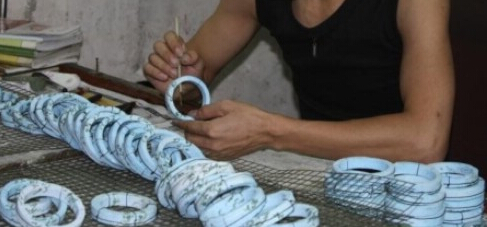 合成翡翠是不是假翡翠看翡翠厂家的假翡翠制作过程