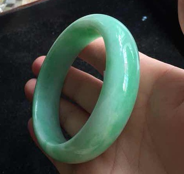 豆种翡翠好不好?豆种翡翠手镯能戴透吗