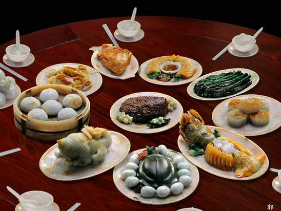 翡翠雕刻大师把翡翠废料雕刻成几百万成品的作品
