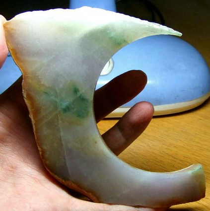 翡翠雕刻大师把翡翠废料雕刻成几百万成品的作品