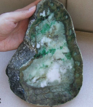 翡翠雕刻大师把翡翠废料雕刻成几百万成品的作品
