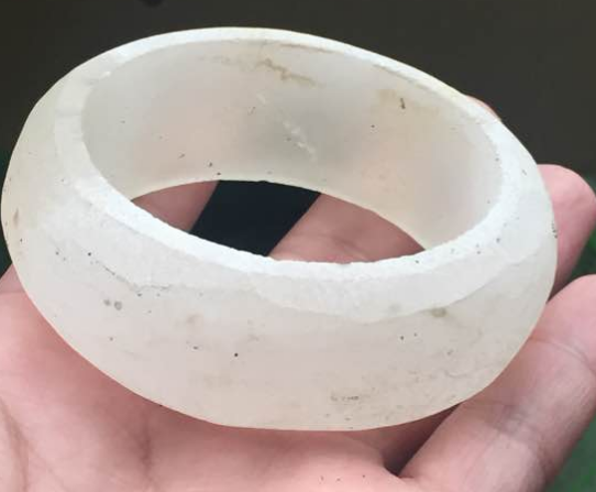 天然紫水晶手镯外容易段吗