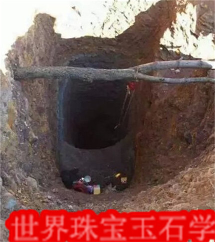 国内外在玛瑙矿石脉挖玛瑙的实景图片