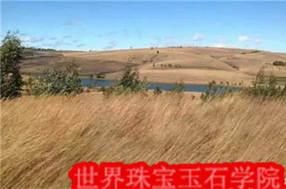 国内外在玛瑙矿石脉挖玛瑙的实景图片