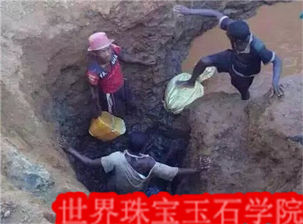 国内外在玛瑙矿石脉挖玛瑙的实景图片