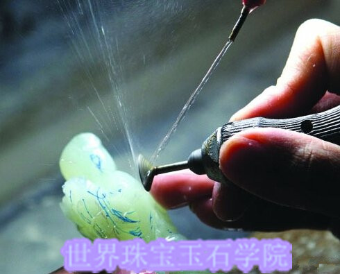 玉器手工雕刻和玉石电脑雕刻机成品件区分