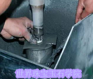 玉器手工雕刻和玉石电脑雕刻机成品件区分
