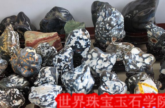 河北宣化塔儿村战国红玛瑙市场内图片集