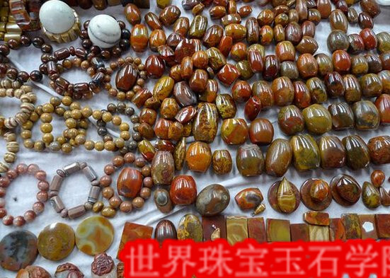 河北宣化塔儿村战国红玛瑙市场内图片集