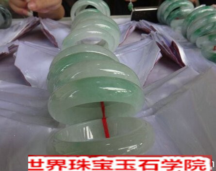 去瑞丽翡翠批发市场买翡翠看翡翠攻略(二)