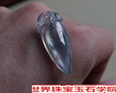 缅甸天然翡翠花件价格_天然a货翡翠吊坠价格多少钱?