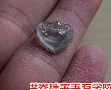 缅甸天然翡翠花件价格_天然a货翡翠吊坠价格多少钱?