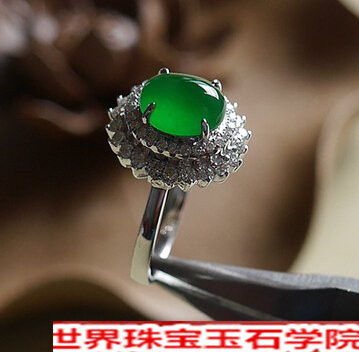 女士在购买翡翠镶嵌戒指应该注意什么?