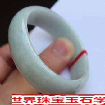 怎么挑选翡翠手镯?5000左右的翡翠手镯图片