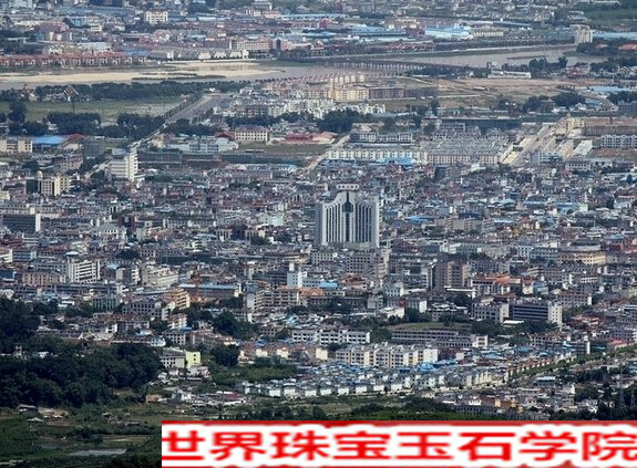 卖翡翠的老女孩自诉翡翠行业的暴利行为