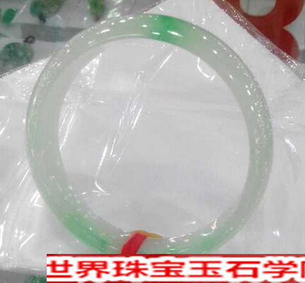 卖翡翠的老女孩自诉翡翠行业的暴利行为