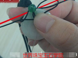 女款白玉平安扣吊坠绳结的打法系法图解