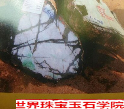 赌石秘诀_学习翡翠赌石技巧必须要知道的赌石秘籍