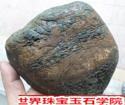 赌石秘诀_学习翡翠赌石技巧必须要知道的赌石秘籍