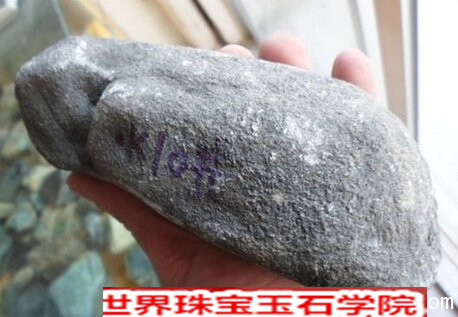 赌石秘诀_学习翡翠赌石技巧必须要知道的赌石秘籍