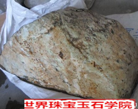 赌石秘诀_学习翡翠赌石技巧必须要知道的赌石秘籍
