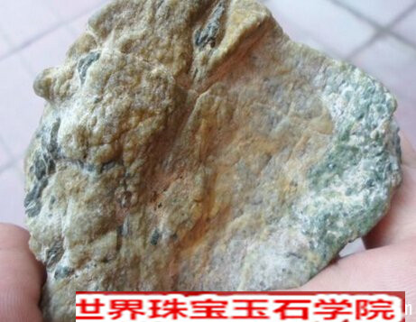 赌石秘诀_学习翡翠赌石技巧必须要知道的赌石秘籍