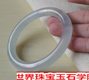 选购翡翠一种二色三工艺但网上的七种劣质翡翠别买!