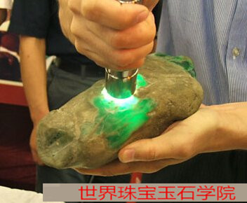 赌石行家真能逢赌必赢夜暴富你敢相信吗?