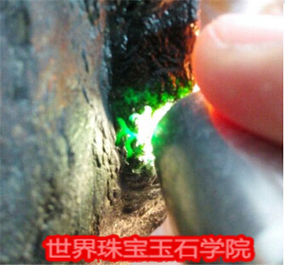 赌石高手最喜欢的4种可赌性强出货高的翡翠赌石