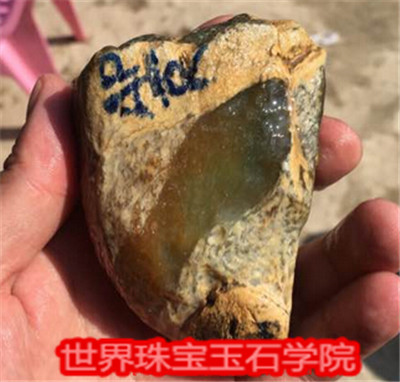 赌石高手最喜欢的4种可赌性强出货高的翡翠赌石