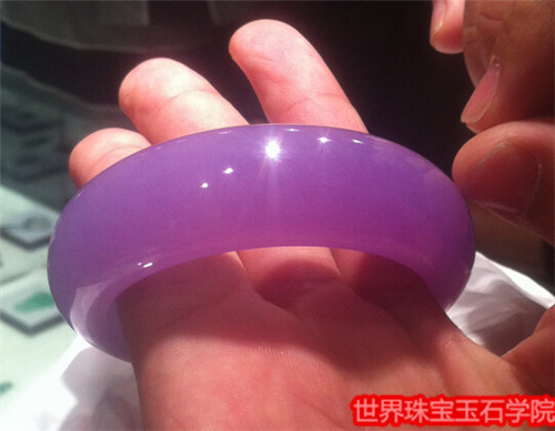 那些价值上千万的玉石翡翠,都是让什么人买去的?