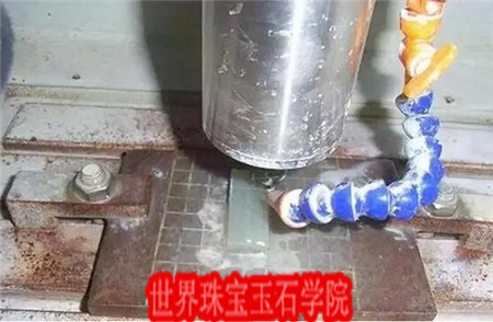 如何判断玉器是机器雕刻还是手工雕刻的方法