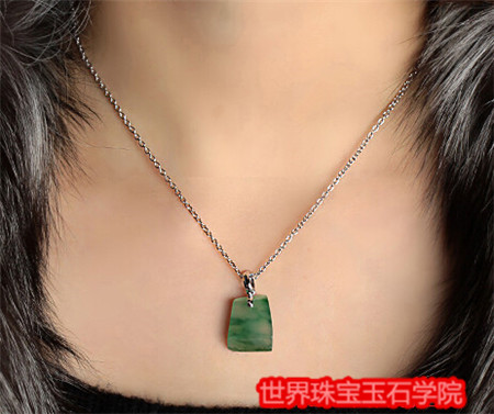 翡翠吊坠搭配什么链子才好看?翡翠吊坠搭配法大全图解