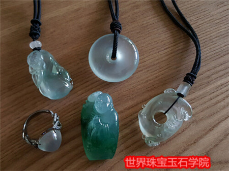 翡翠吊坠搭配什么链子才好看?翡翠吊坠搭配法大全图解