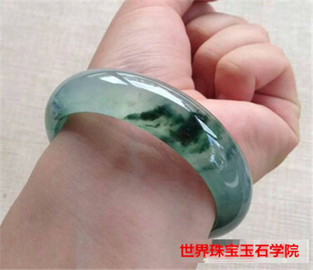 怎么样挑选合适自己的翡翠手镯?快来看这5招!