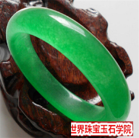 市场上那些类似翡翠的绿色宝石你有买错过吗?