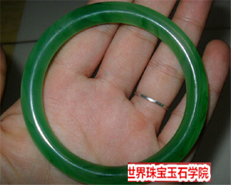 市场上那些类似翡翠的绿色宝石你有买错过吗?